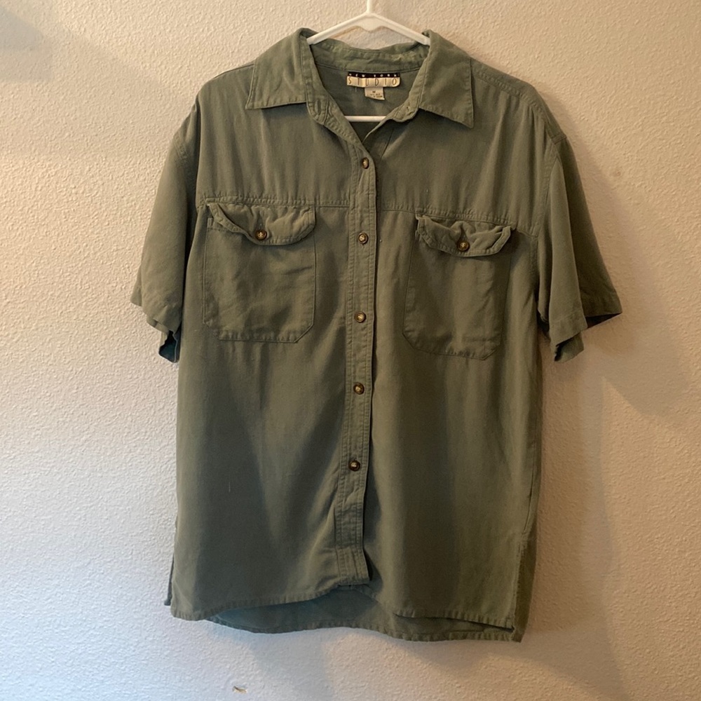 New York Studio green button down short sleeve size medium